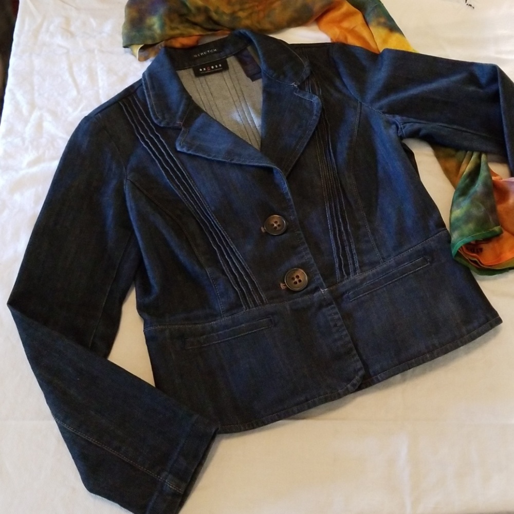 Denim Jacket with pleats